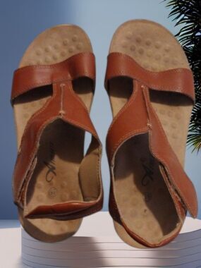Women’s Tan Leather Adjustable Comfort Sandals
